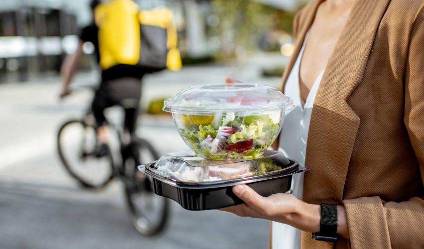 food-industry-trends-2022-food-delivery.jpg